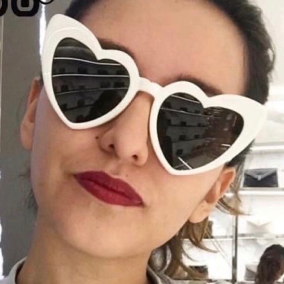 💕New! Trendy hot white heart sunnies💕 - Picture 4 of 5